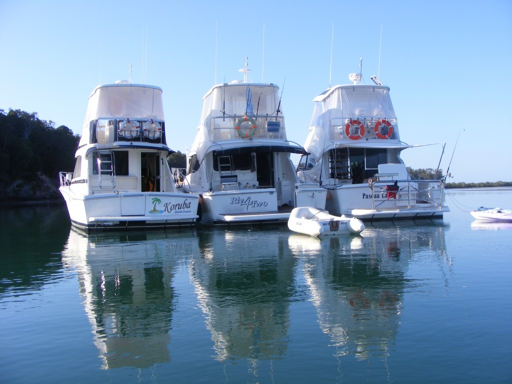 Riviera raft up at Gary's Anchorage, Fraser Island © Stephen Milne